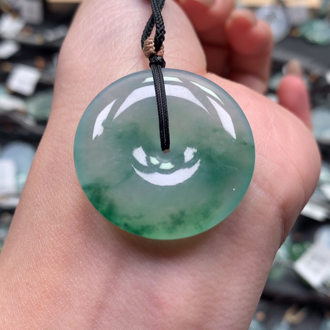 翡翠颈饰未镶嵌扣子