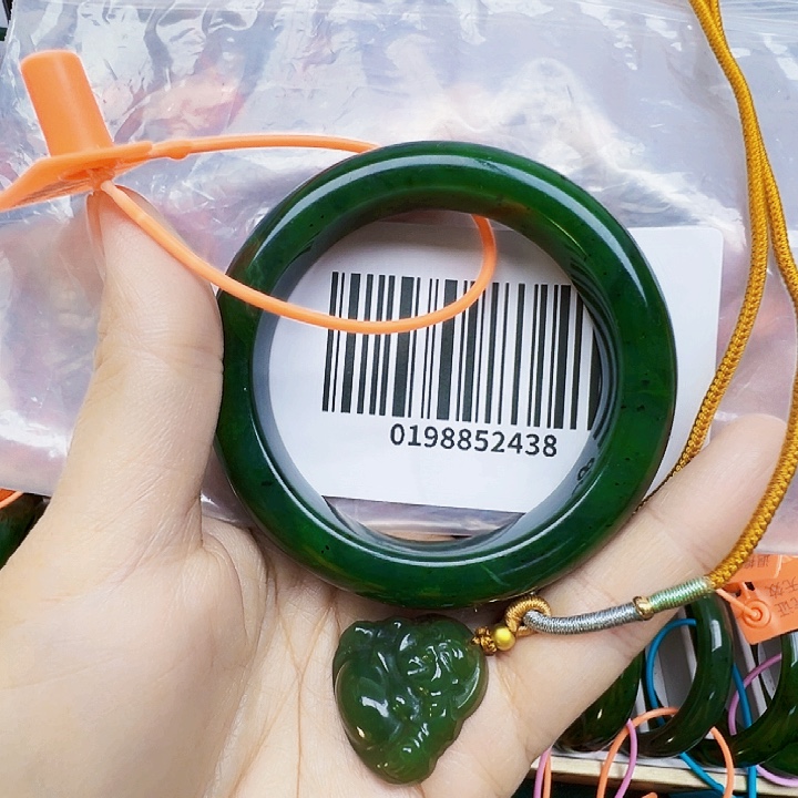 小***店和田玉未镶嵌手镯手镯搭吊坠