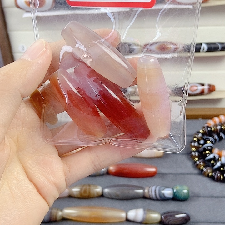 比***耶未镶嵌颈饰玛瑙/玉髓