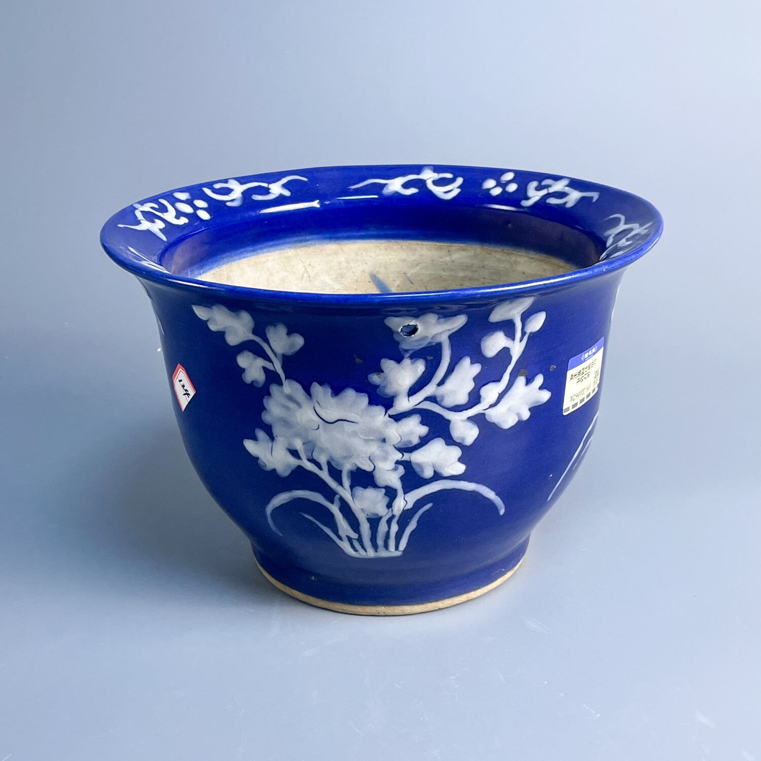 M25KM001669-清光绪蓝地留白花卉纹花盆