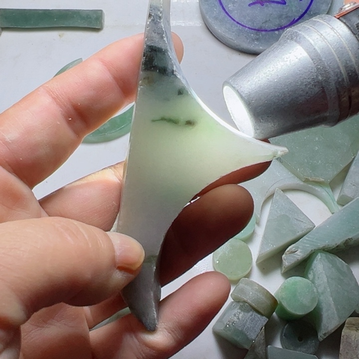 翡翠颈饰未镶嵌翡翠小料