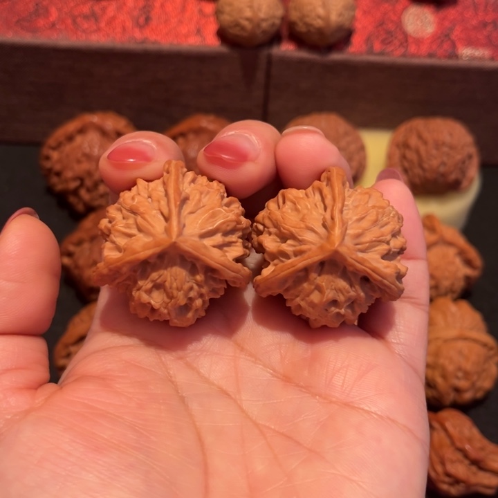 文玩核桃吊坠三棱