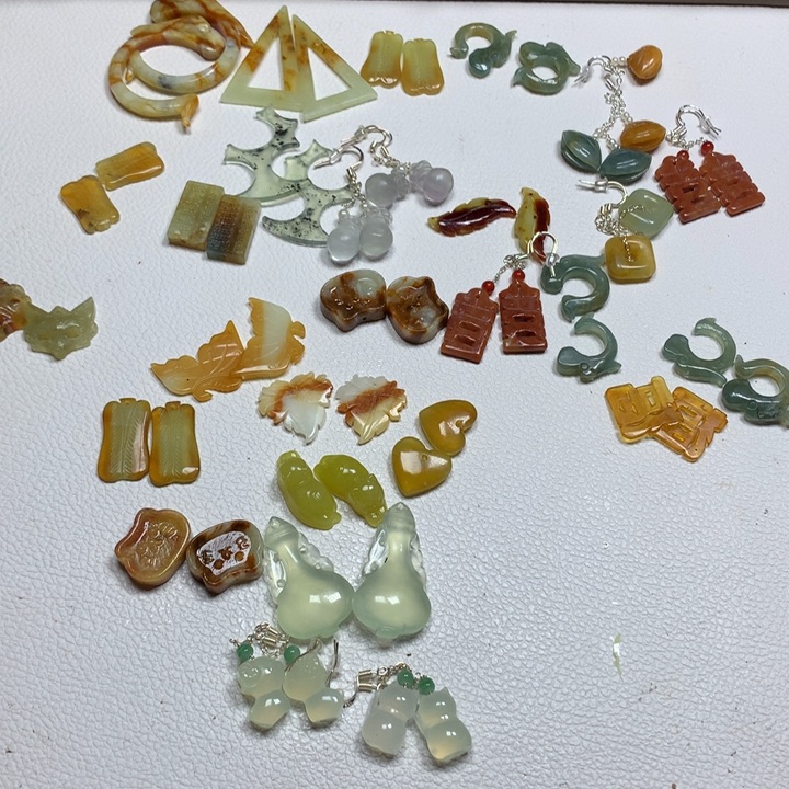 索***海蛇纹石玉合金发夹