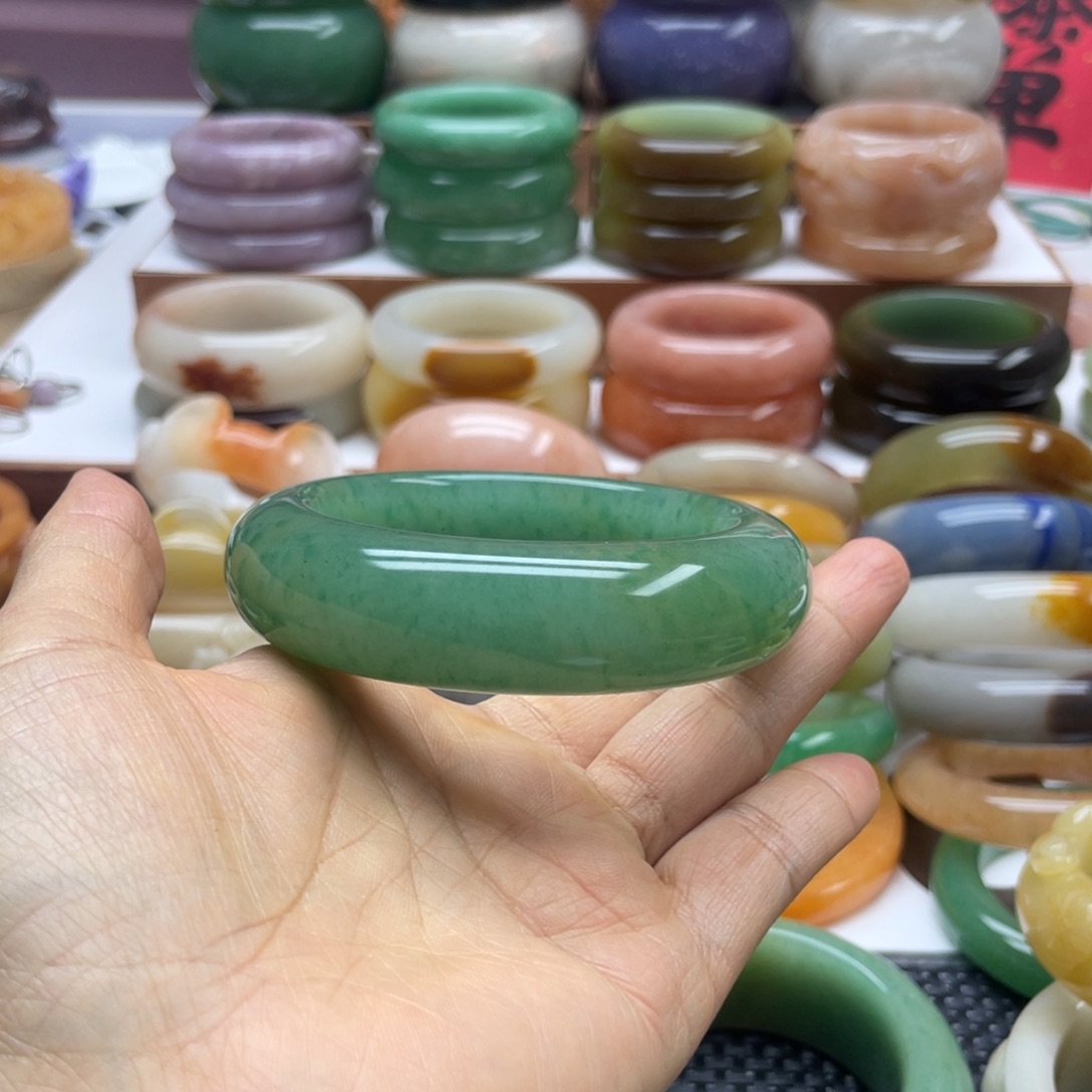 ****o石英岩玉未镶嵌手镯