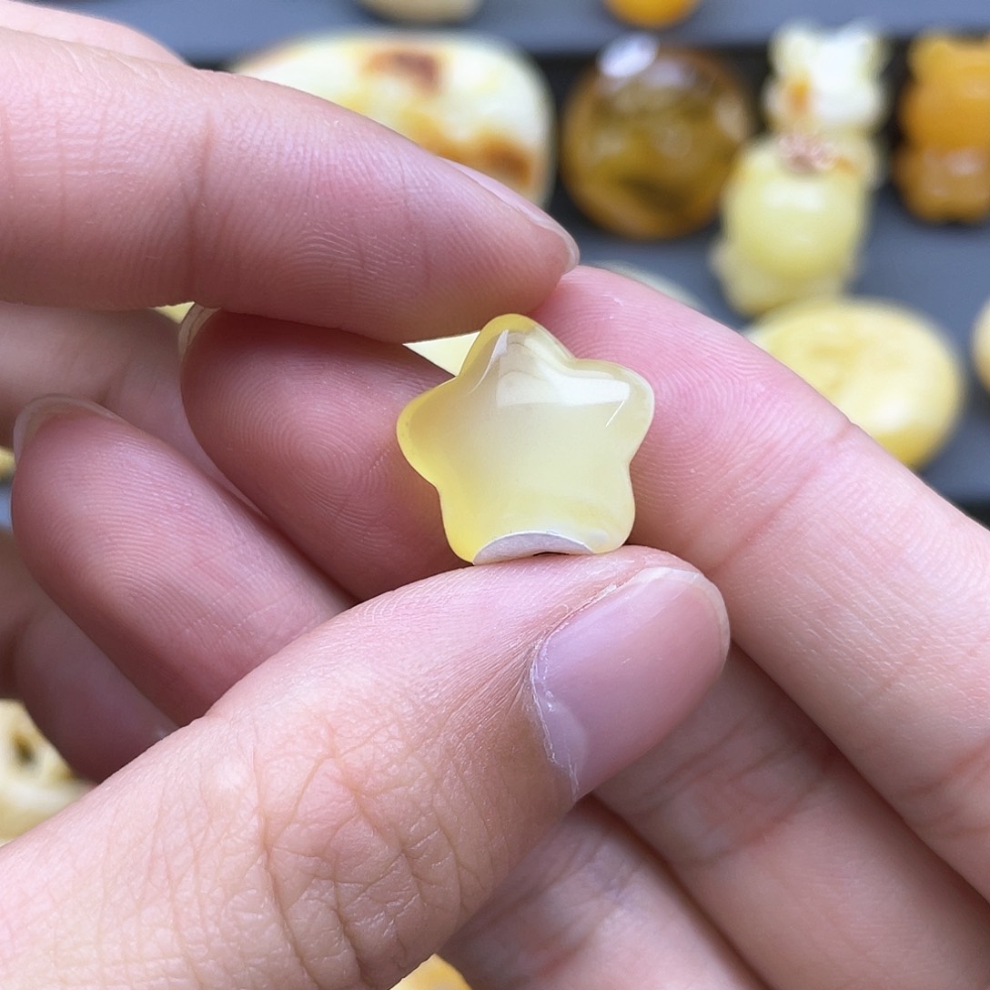 琥珀裸石未镶嵌蜜蜡