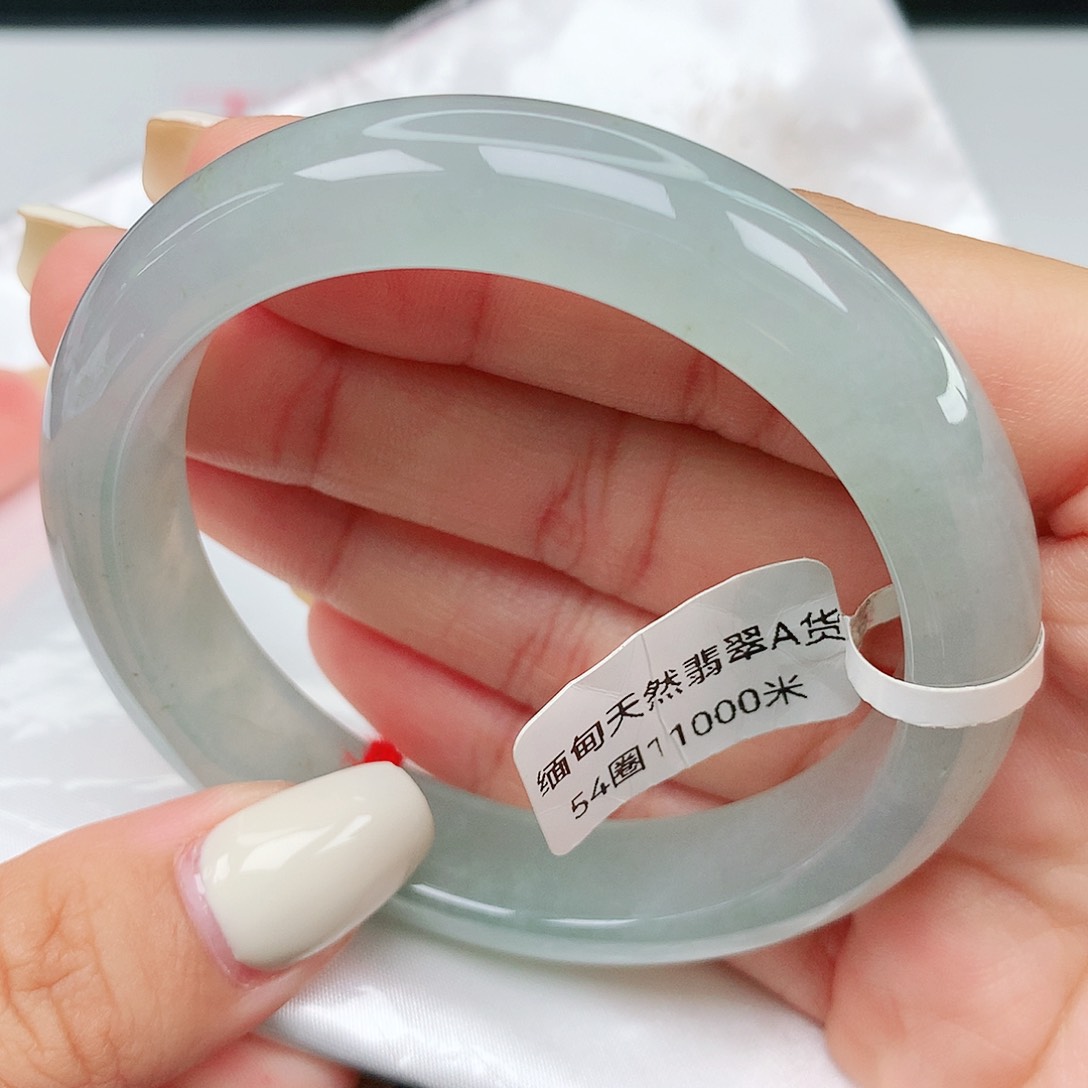 翡翠手镯未镶嵌早38