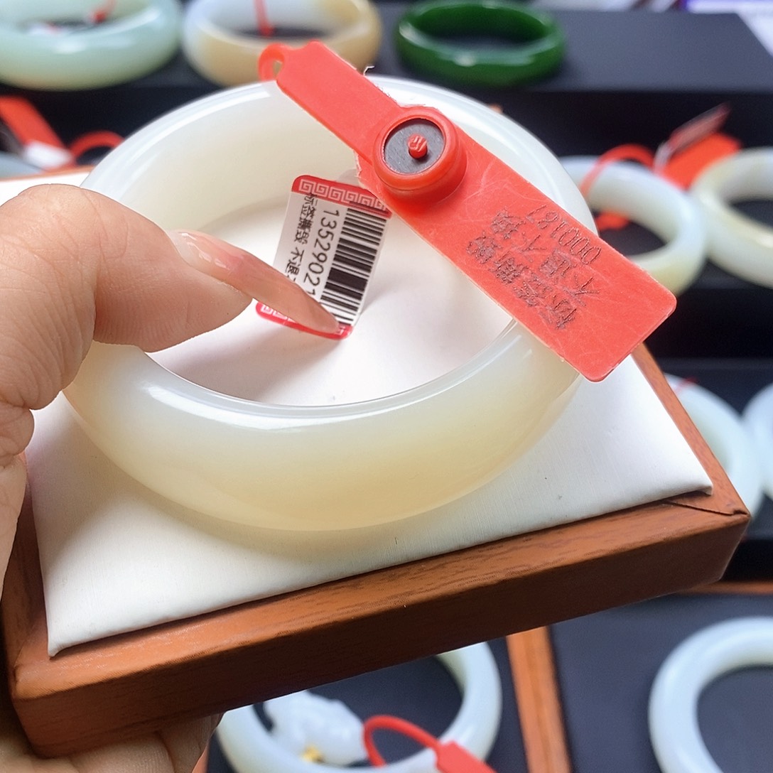 张****和田玉未镶嵌手镯