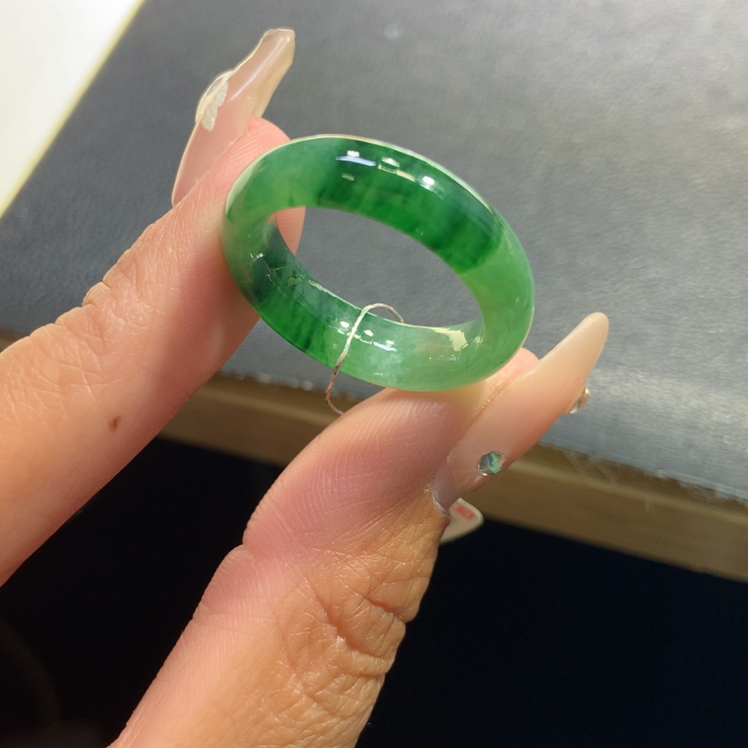 翡翠戒指未镶嵌翡翠