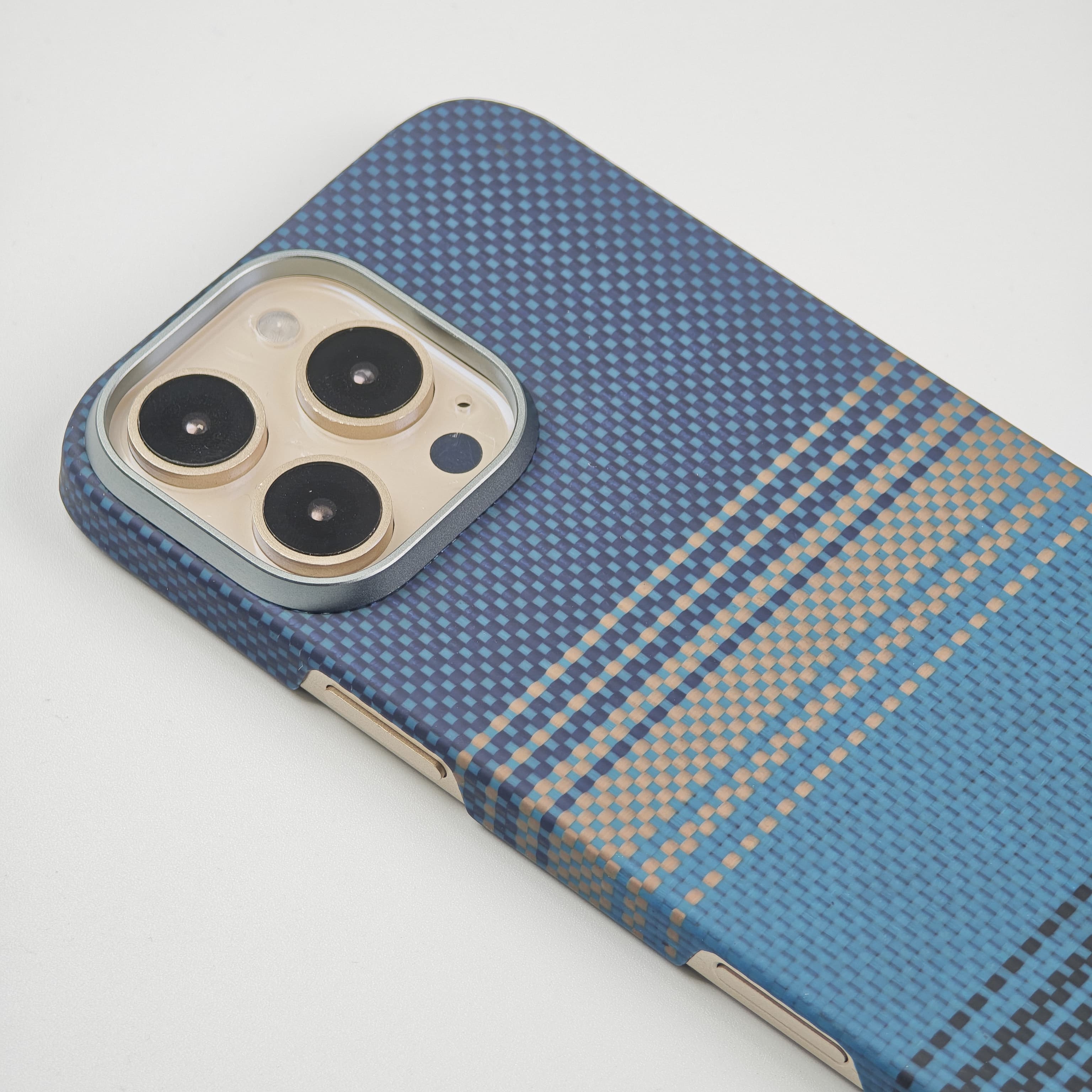 适用于苹果16pro-16promax凯夫拉手机壳轻薄Magsafe磁吸纤维编织