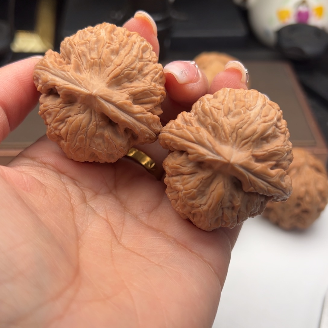 文玩核桃把件红锦鲤44