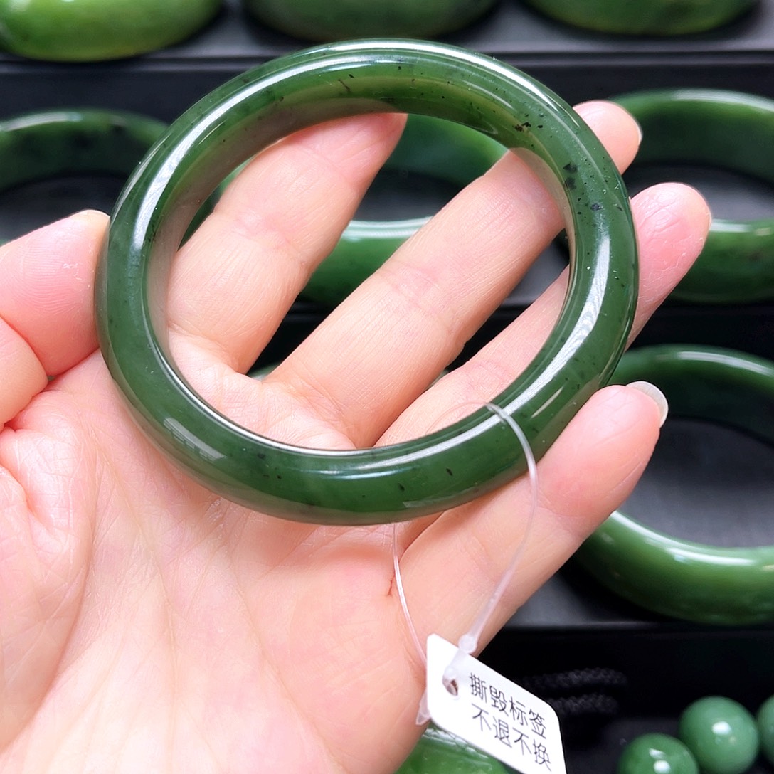 和田玉（碧玉）未镶嵌手镯