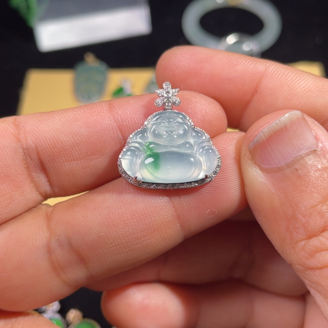 翡翠颈饰18K金镶嵌翡翠