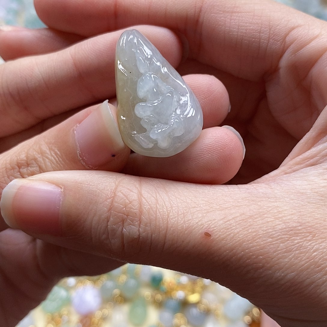 翡翠颈饰未镶嵌闪