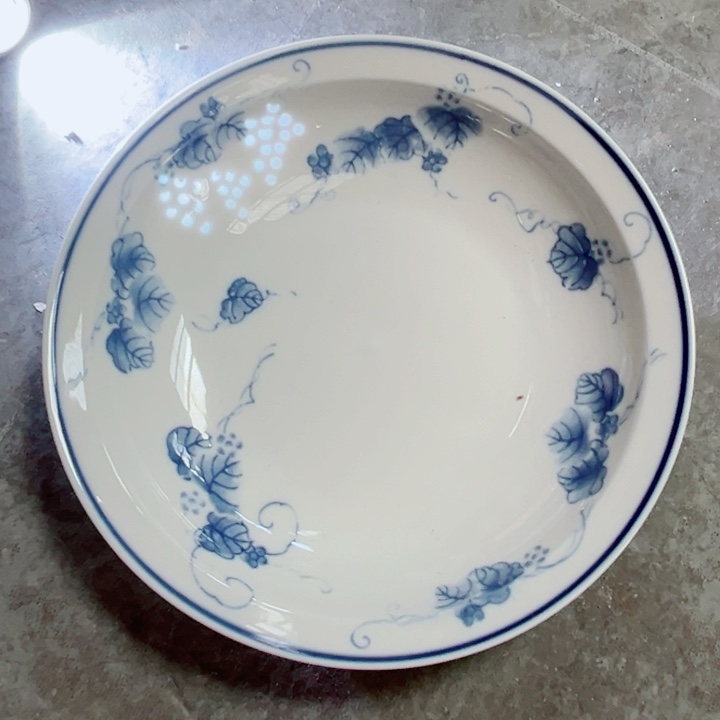 青花玲珑8寸窝盘葡萄