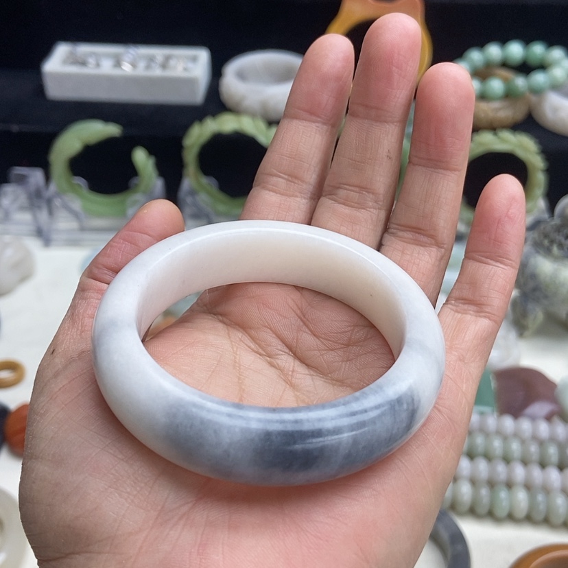 【闪购商品】石英质玉手镯52未镶嵌?*婷