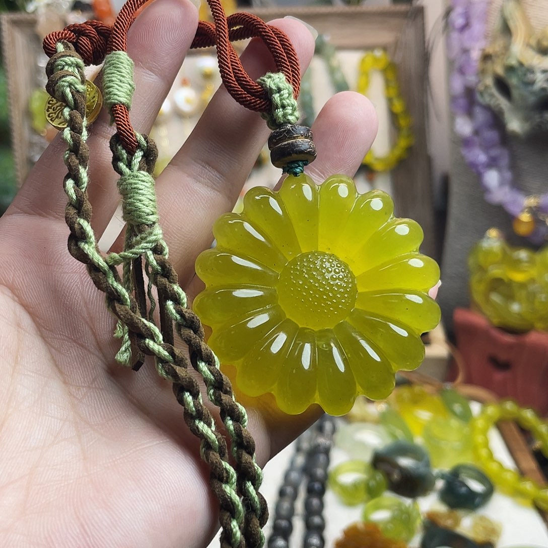 未镶嵌蛇纹石玉吊坠