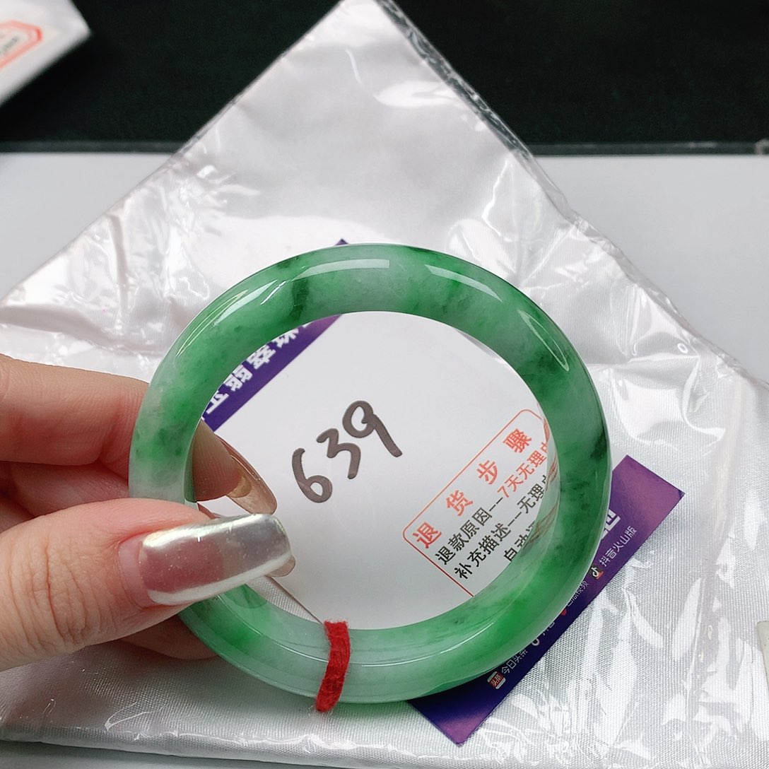 翡翠手镯未镶嵌翡翠手镯