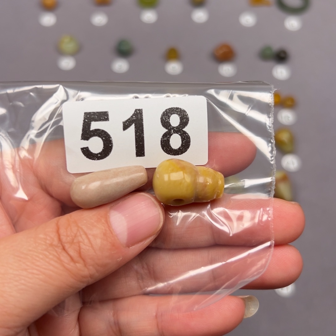 未镶嵌蛇纹石玉颈饰陕****务微瑕不退不换