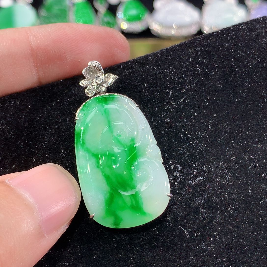 翡翠18K金镶嵌颈饰