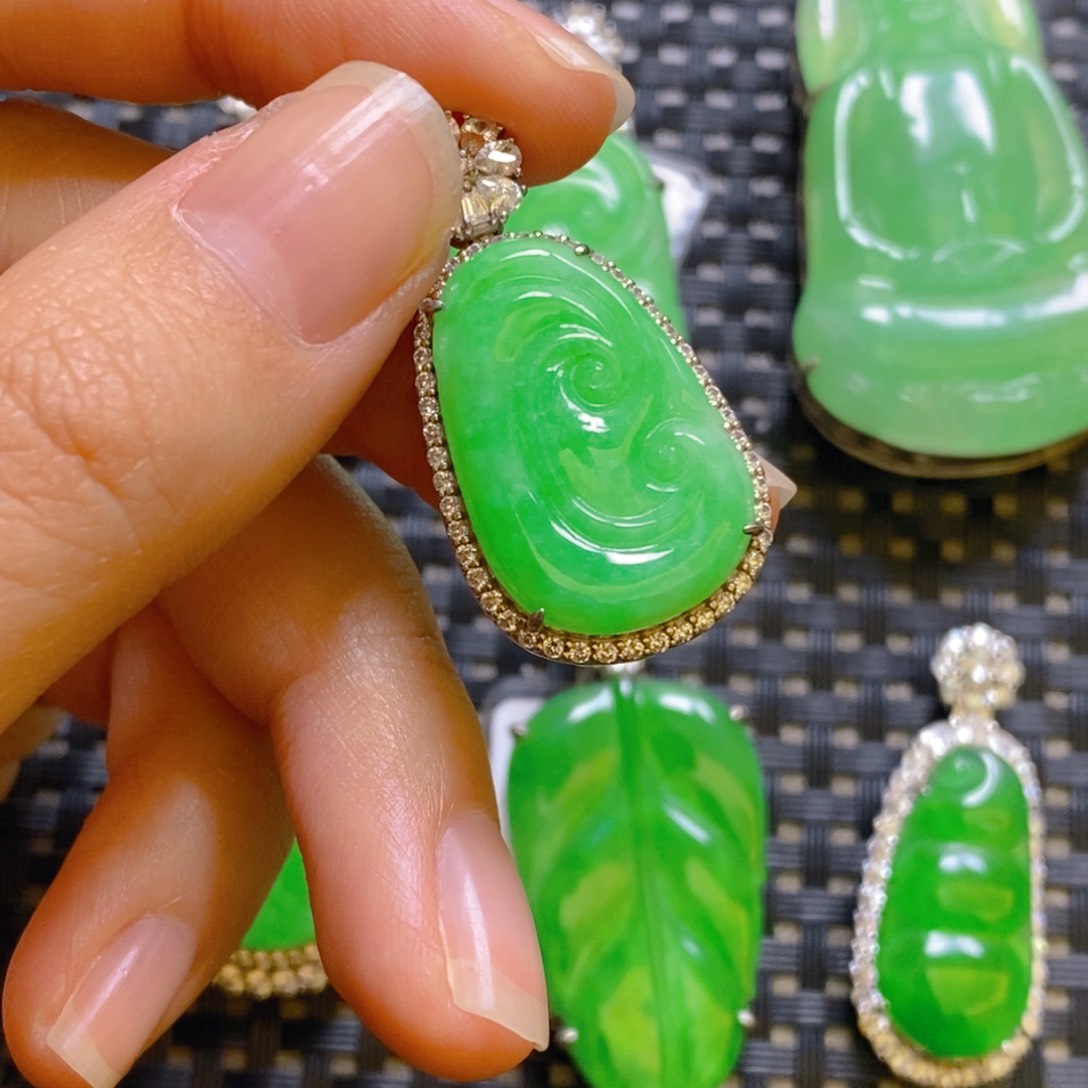 翡翠颈饰银S925镶嵌吊坠