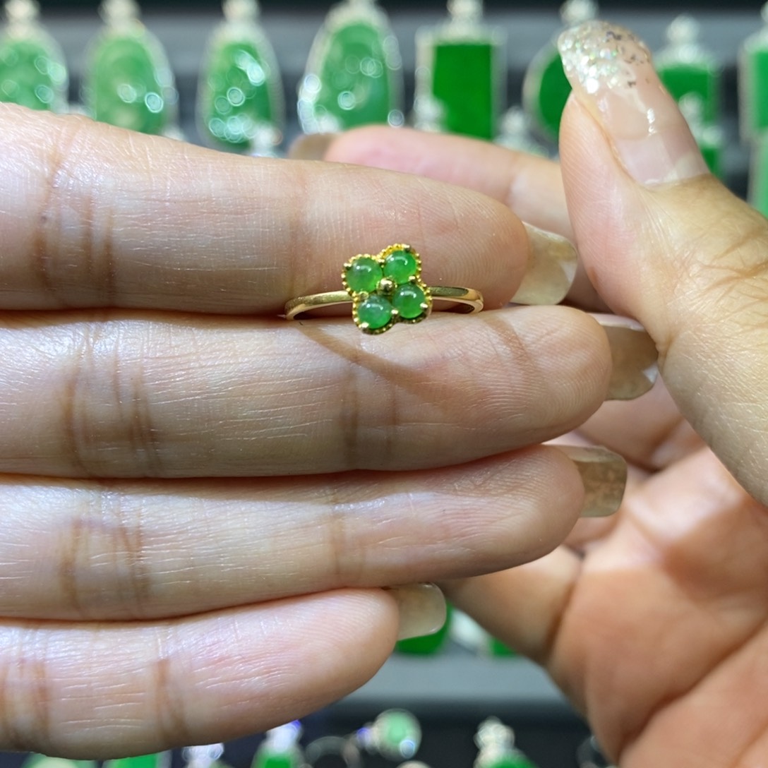 翡翠戒指18K金镶嵌戒指