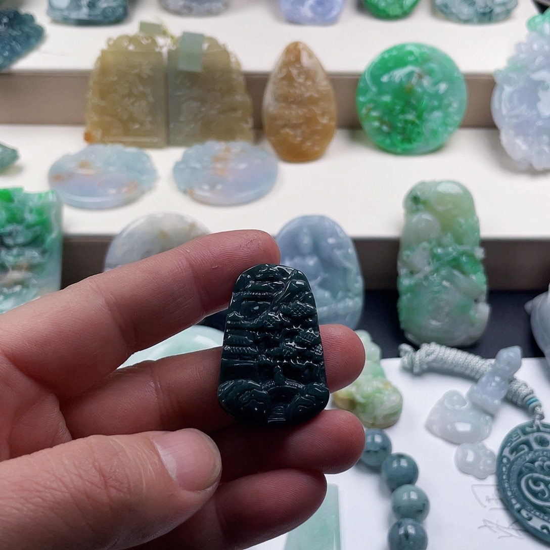 颈饰未镶嵌翡翠天然翡翠山水挂件