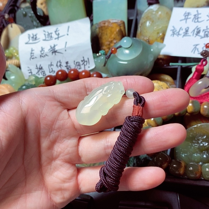 蛇纹石玉颈饰未镶嵌