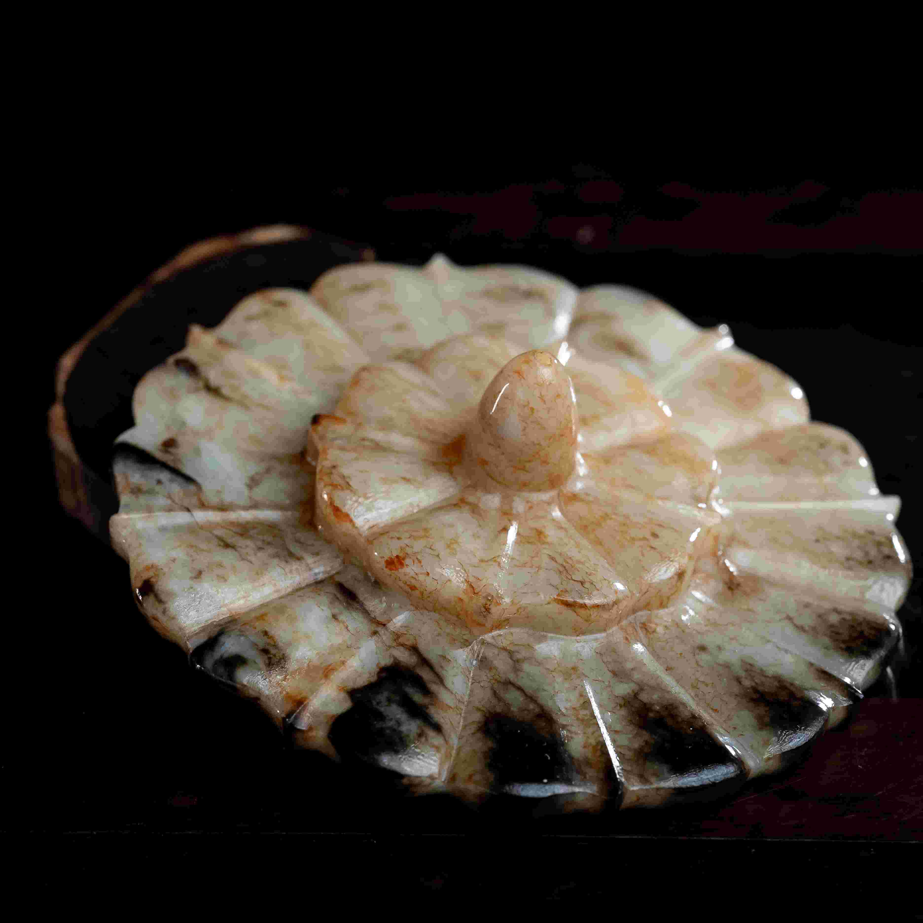 明代和田玉菊瓣纹烛台