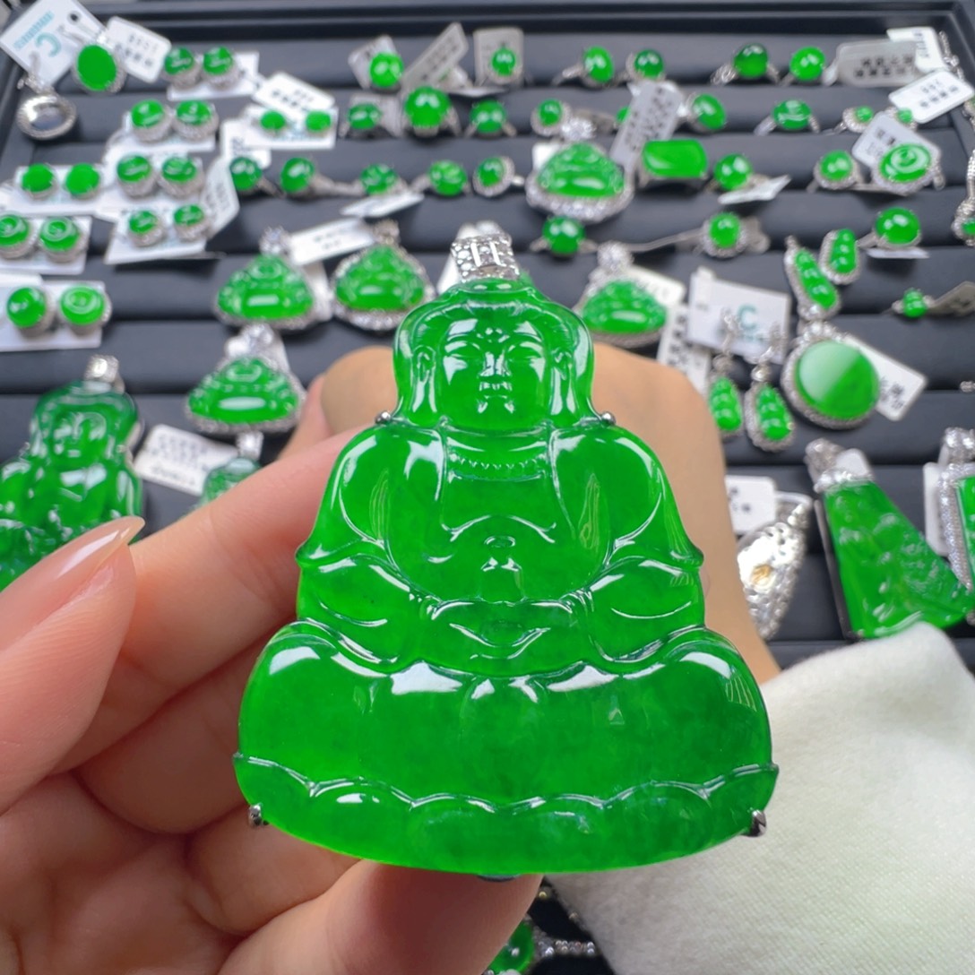 翡翠银S925镶嵌颈饰观音