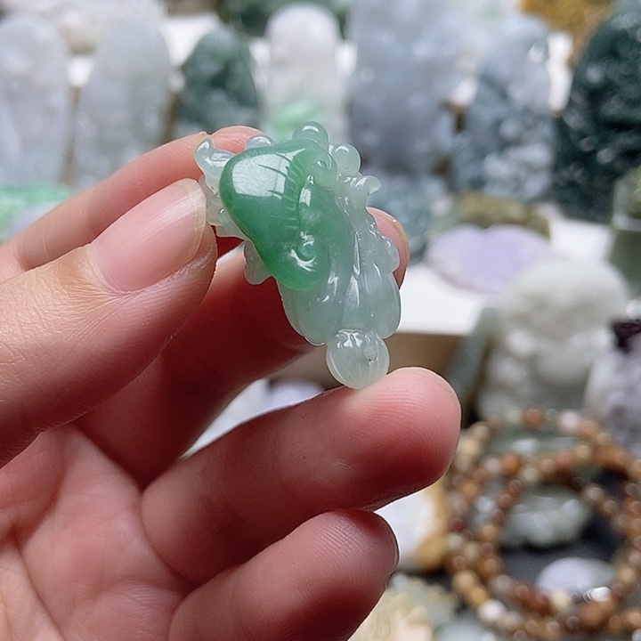 用***2翡翠未镶嵌颈饰翡翠