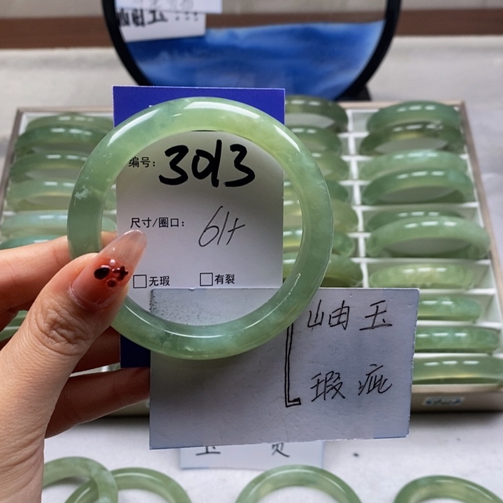 蛇纹石玉手镯未镶嵌