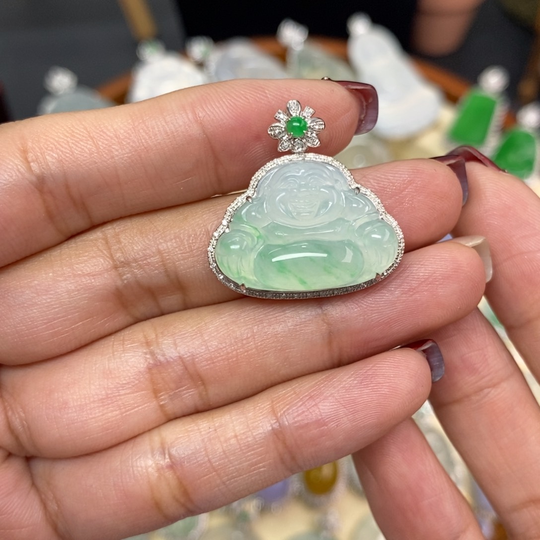 翡翠颈饰18K金镶嵌A货翡翠