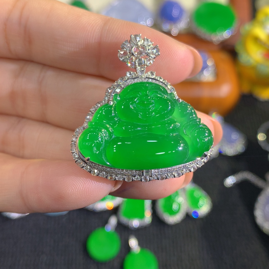 翡翠18K金镶嵌颈饰