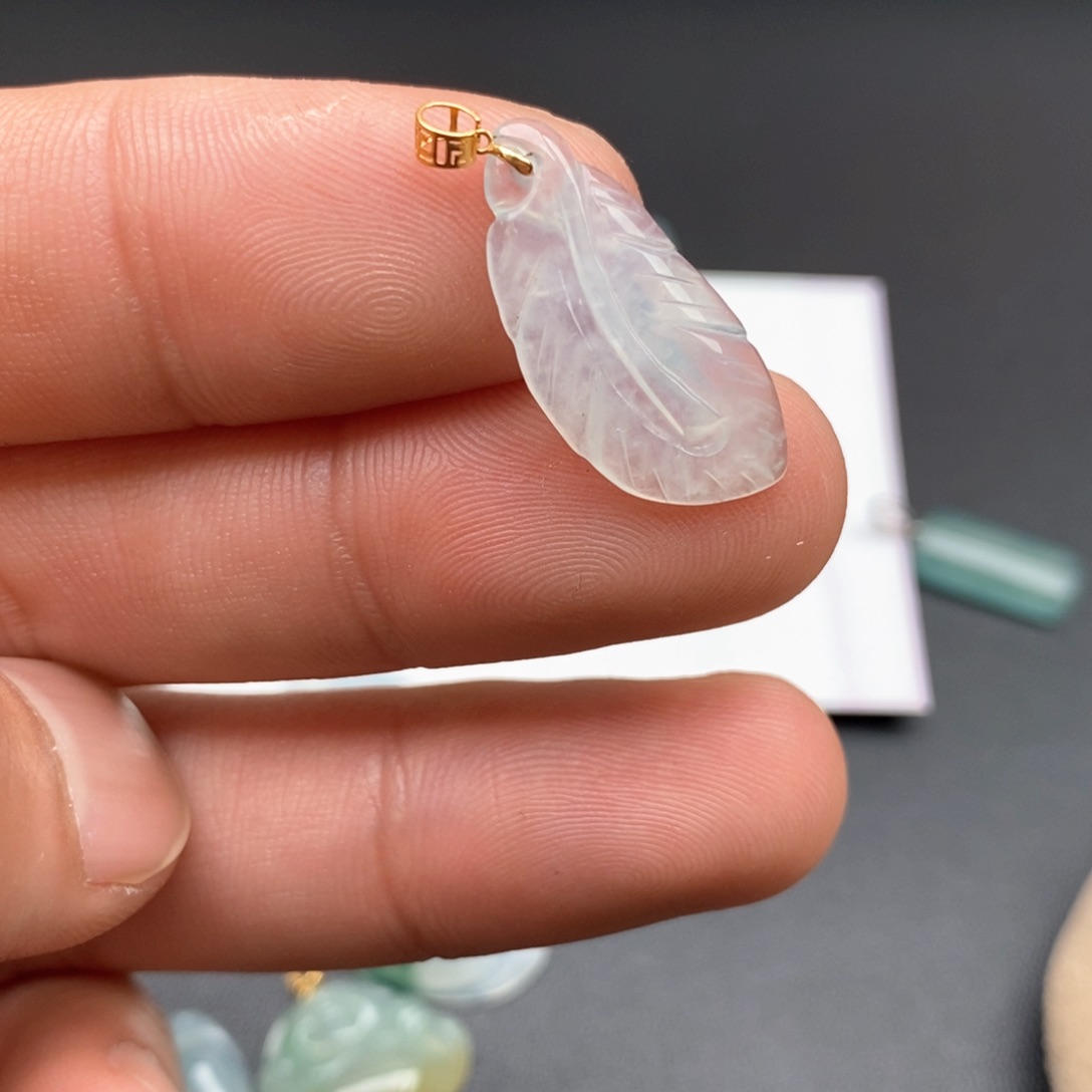 颈饰18K金镶嵌翡翠