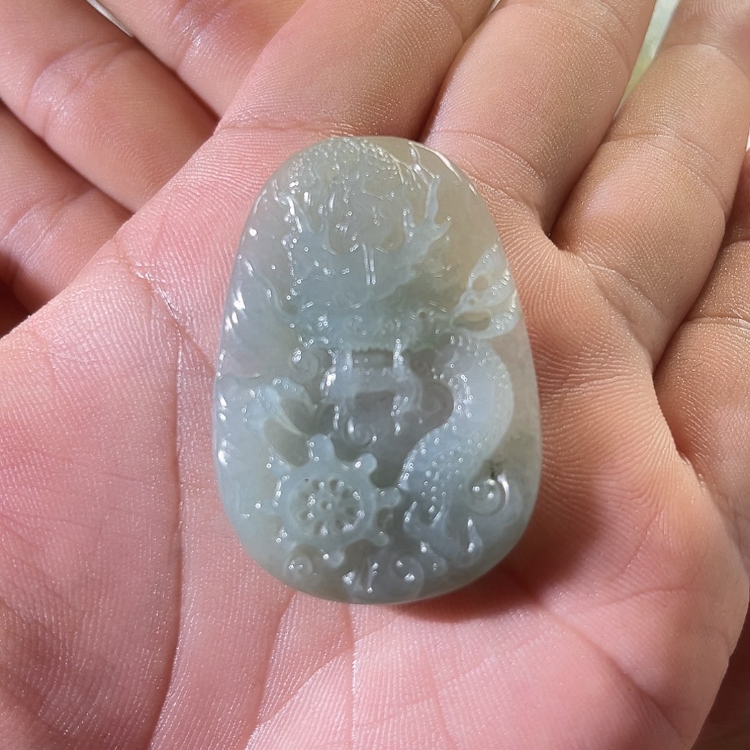 颈饰未镶嵌翡翠龙牌