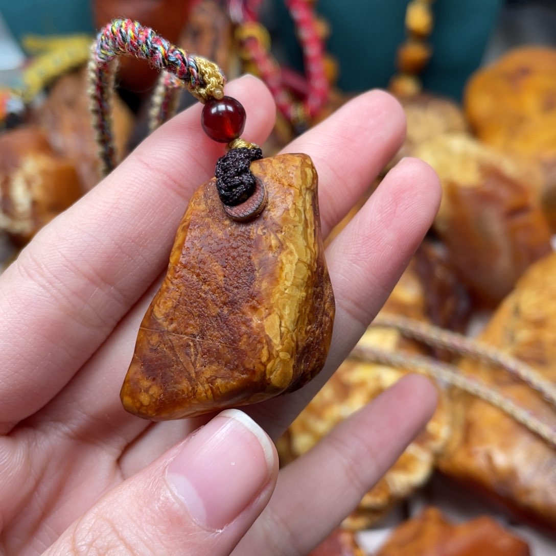 琥珀珠宝奇石未镶嵌