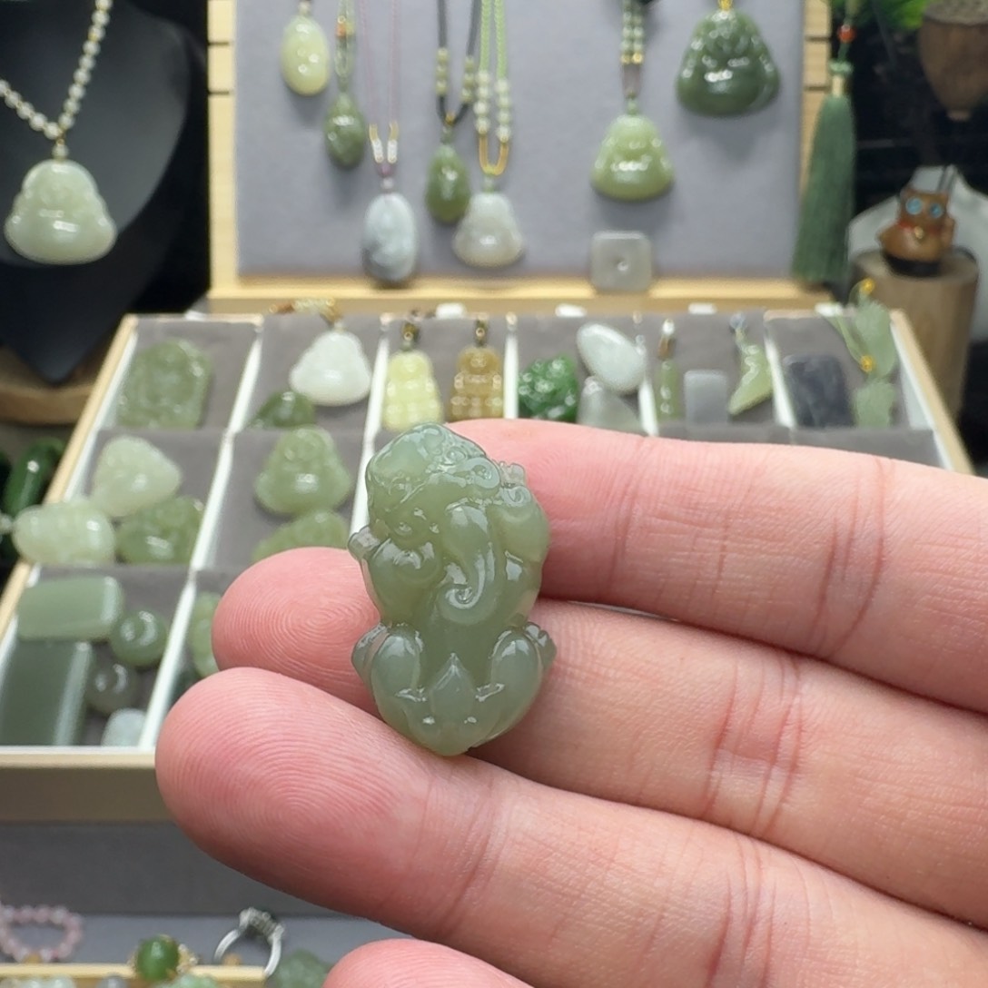 和田玉颈饰未镶嵌