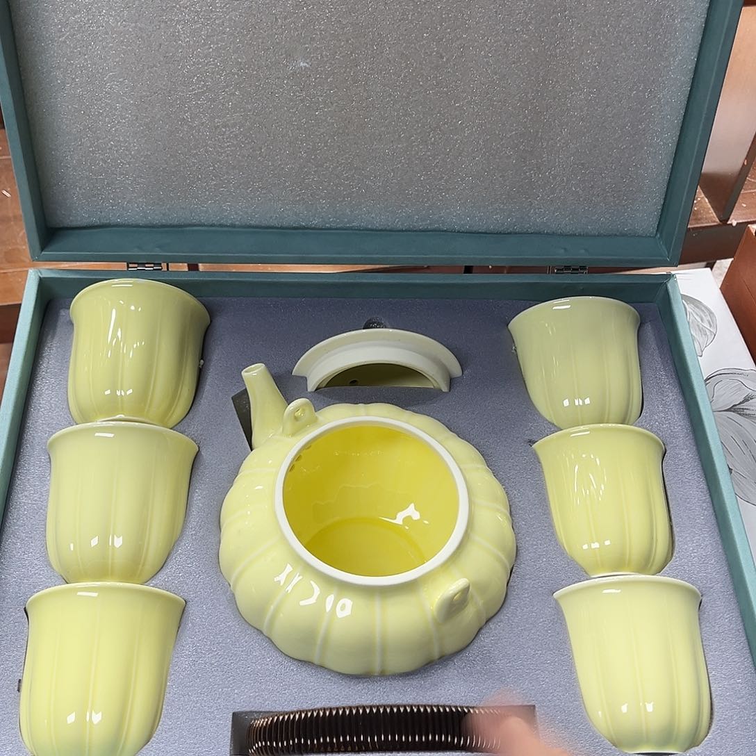 孤品茶具套装等。            