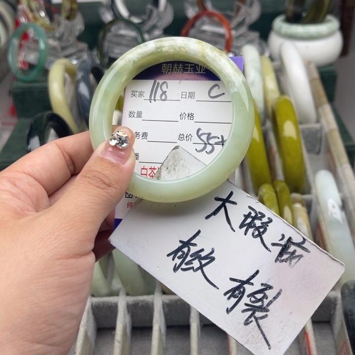 蛇纹石玉未镶嵌手镯