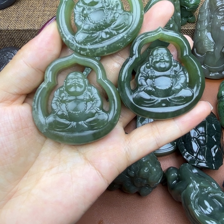 冷***血和田玉未镶嵌挂件