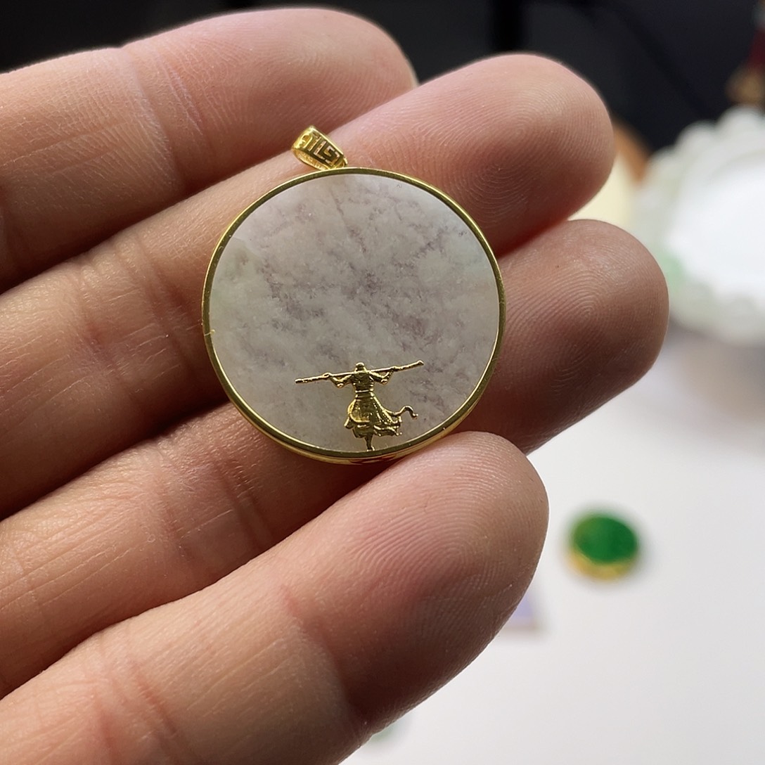 翡翠颈饰18K金镶嵌无事牌