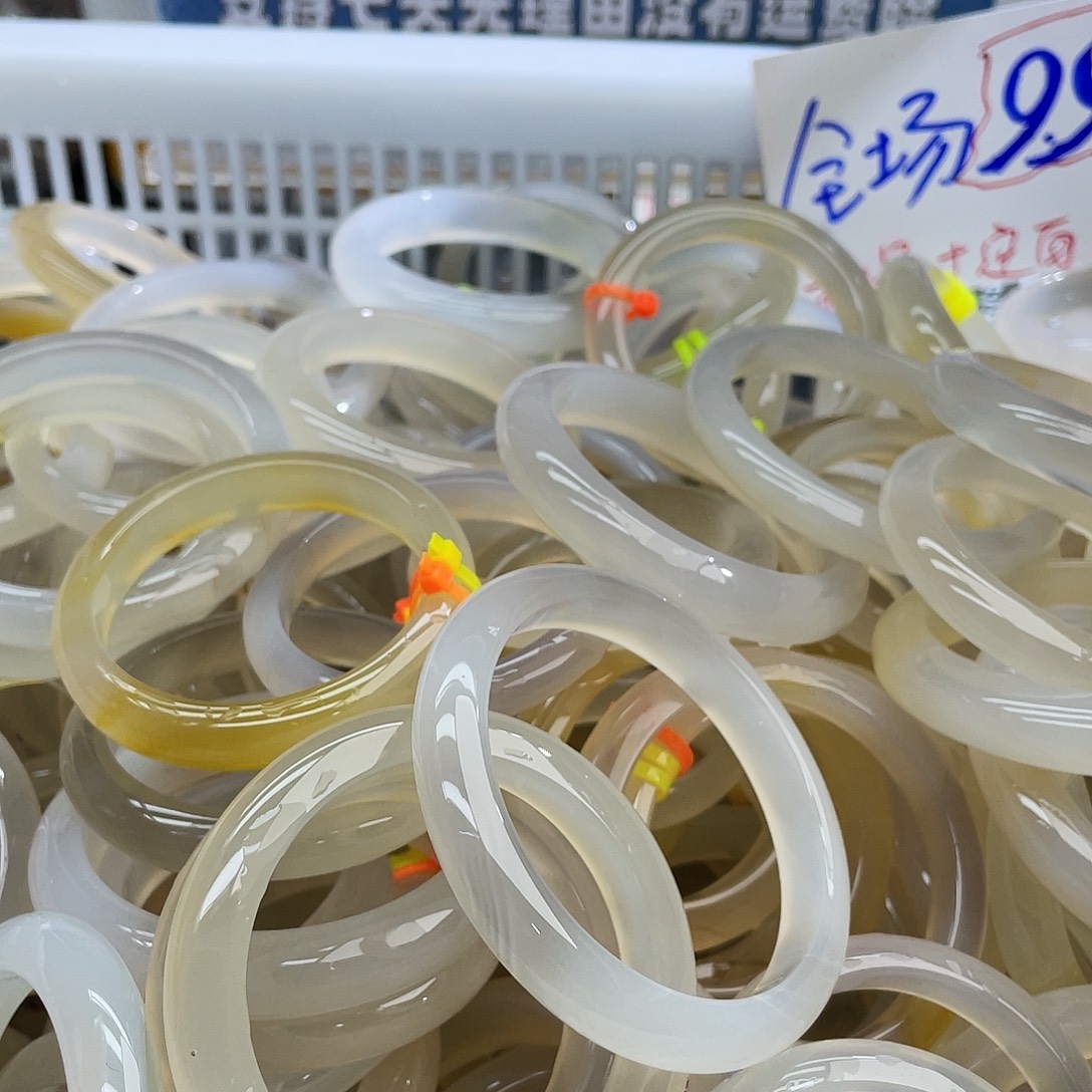 小****玛瑙/玉髓未镶嵌手镯389