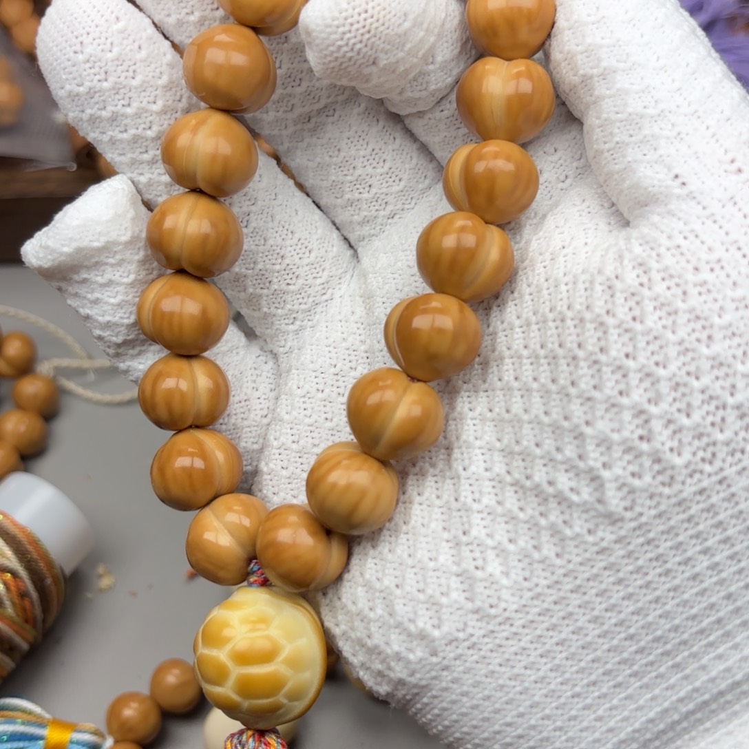 呦****猴头核桃手串柯基屁桃