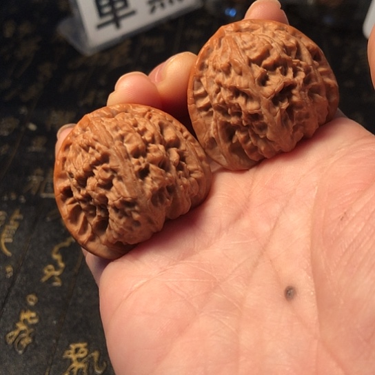 把件文玩核桃三角白40mm