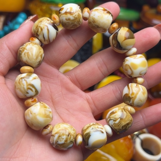 琥珀手串未镶嵌蜜蜡