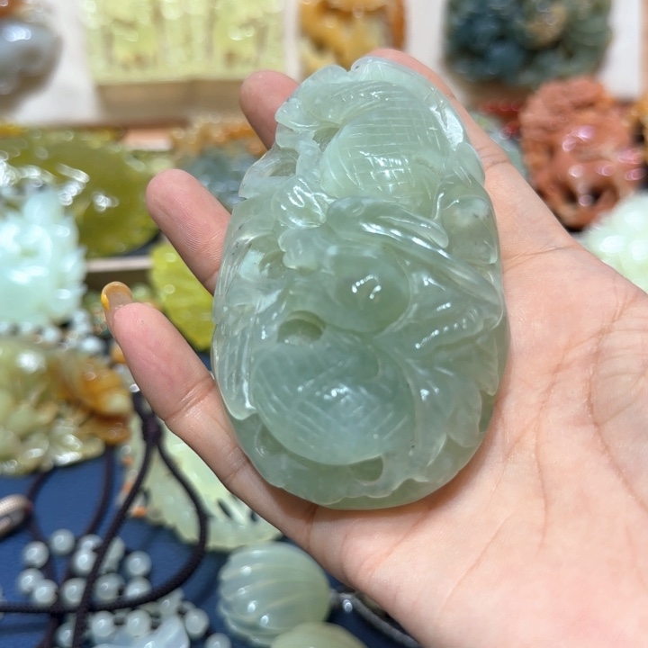 未镶嵌蛇纹石玉吊坠