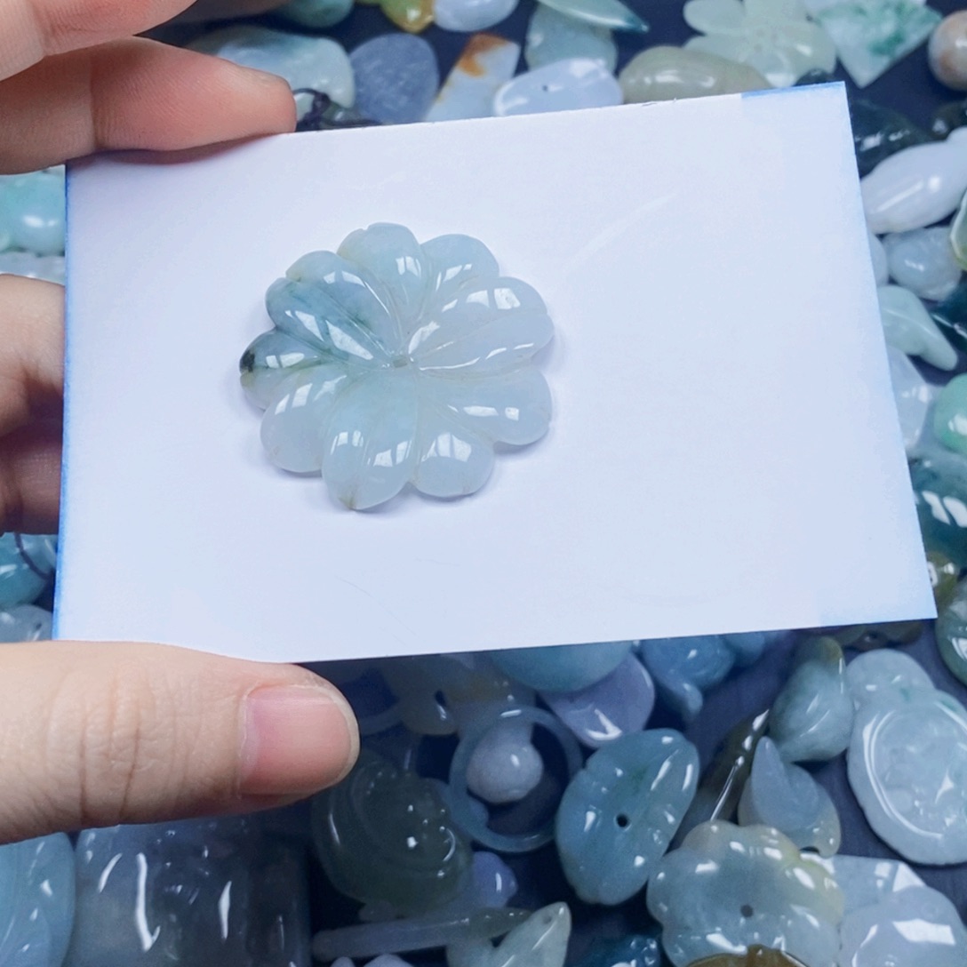 翡翠未镶嵌颈饰花