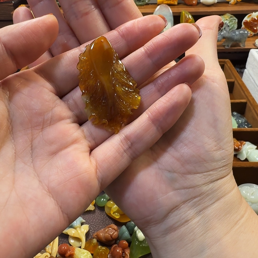 山***远蛇纹石玉未镶嵌颈饰