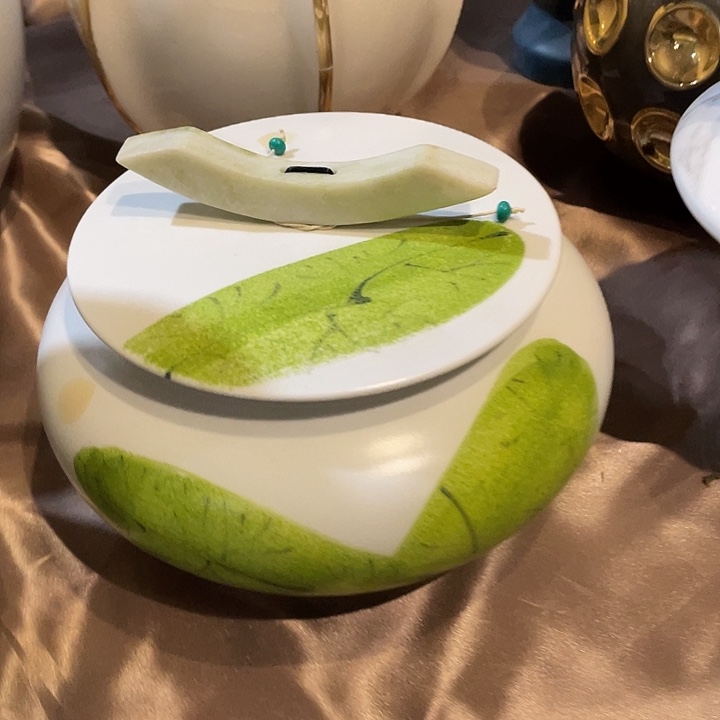 Q*R陶瓷花瓶，茶杯茶具。