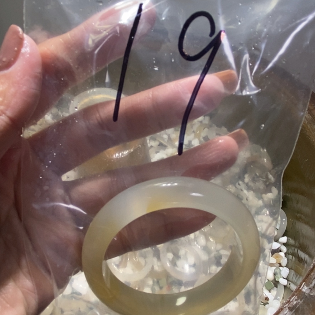 月****玛瑙/玉髓未镶嵌手镯19号